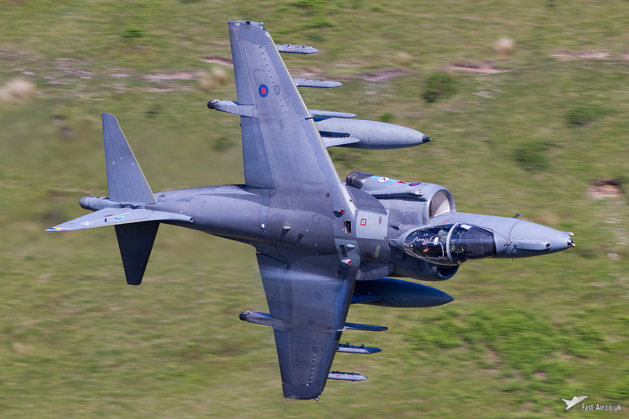 RAF Harrier GR9 ZD401 / 30 - 20 Sqn low level picture