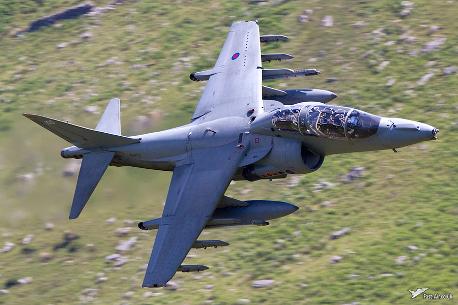 Royal Navy Harrier T12 ZH657 / 105 - 800 NAS low level picture